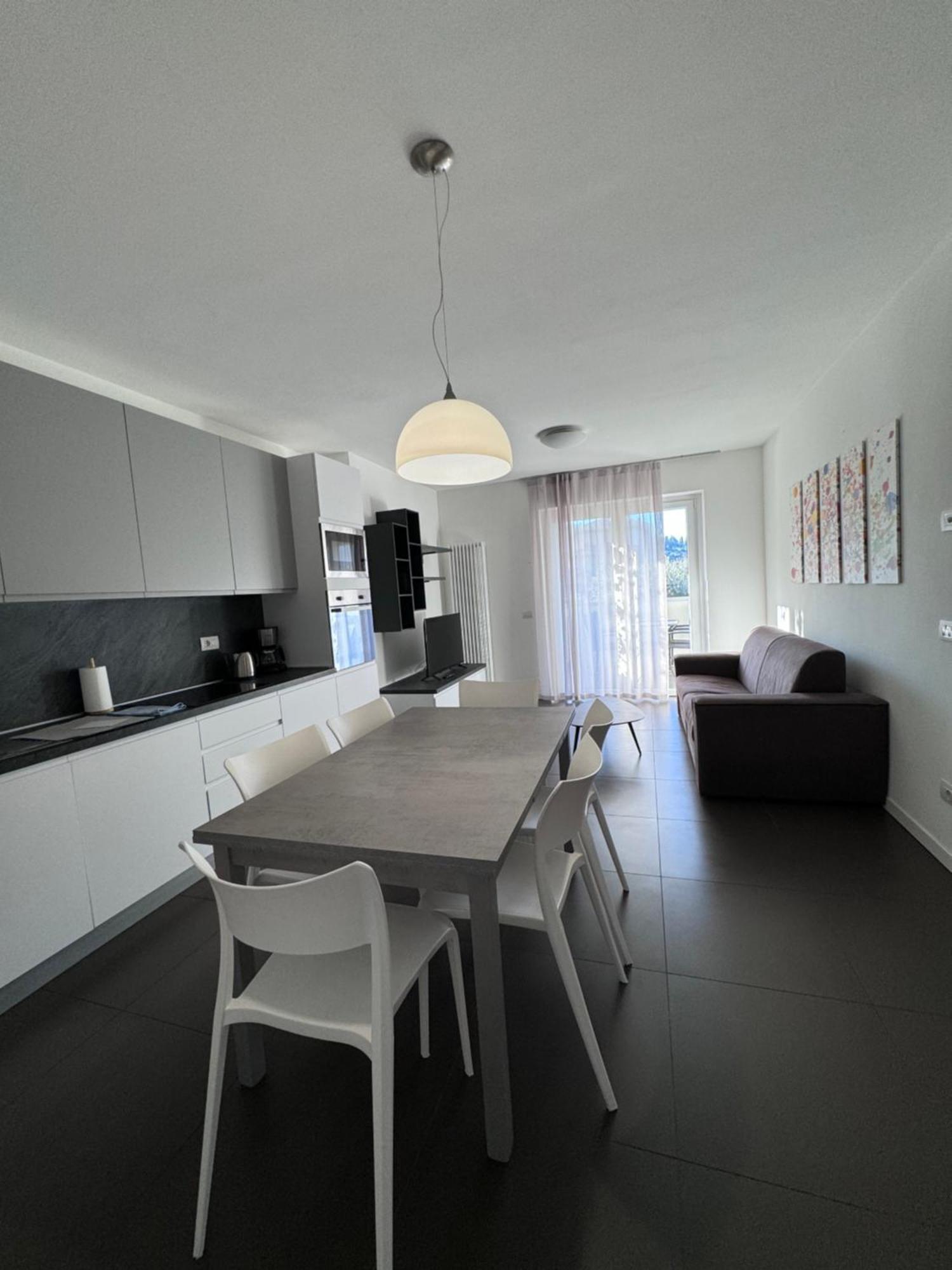 Oleeva Apartment Riva del Garda Esterno foto